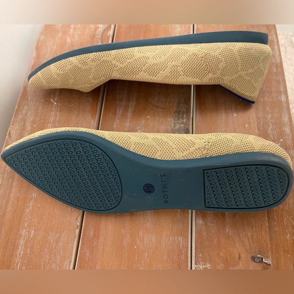 Rothy’s Retired Sahara Gold Giraffe Print Point 6.5 - Picture 4 of 5